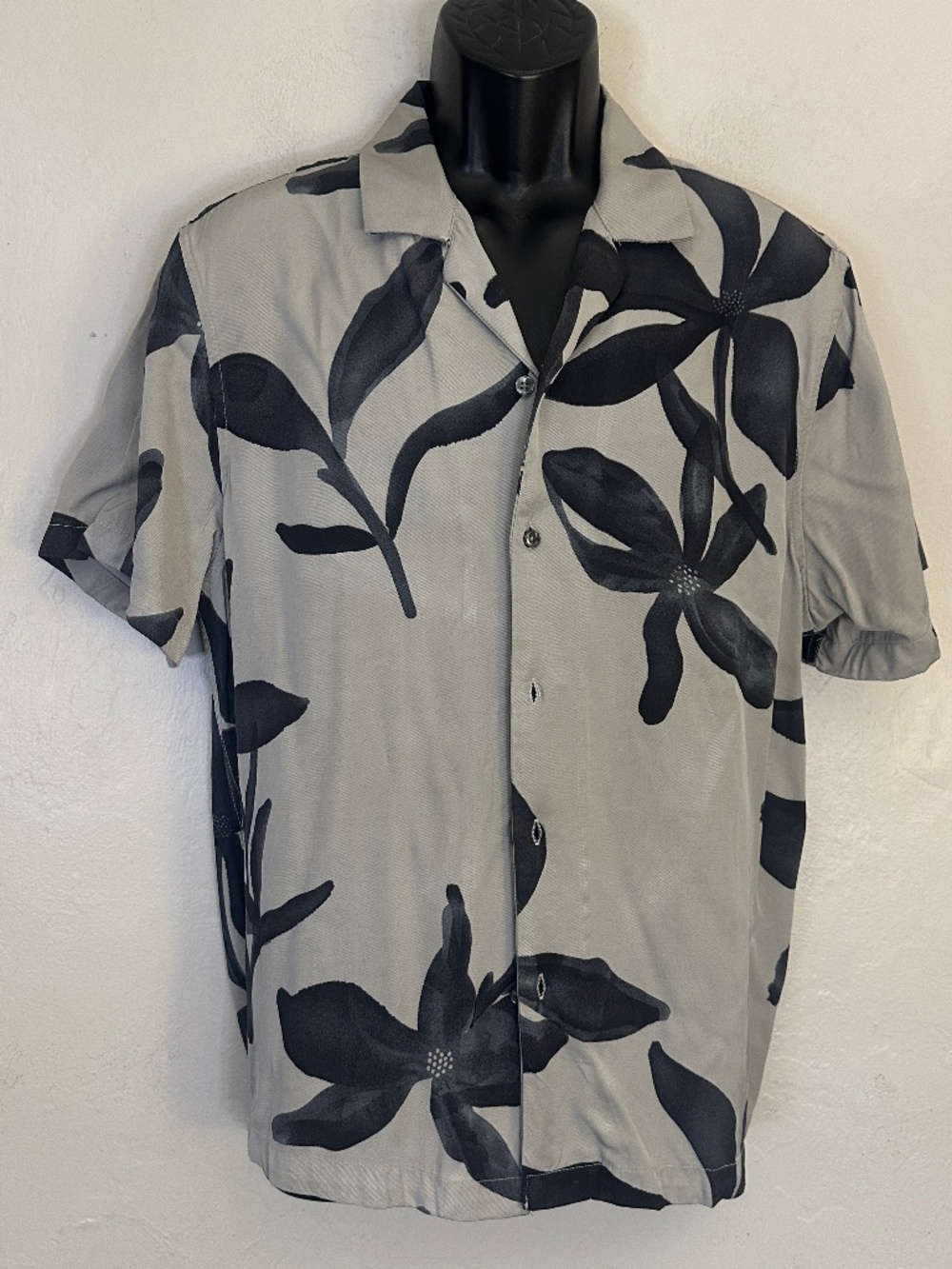 Porter & Ash Short Sleeve Shirt Large Gently worn 65% viscose/35% rayon